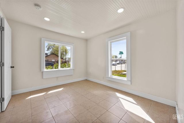 418 Decatur Street, Bakersfield, CA 93308