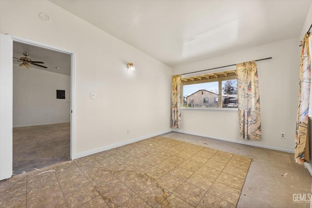 418 Decatur Street, Bakersfield, CA 93308