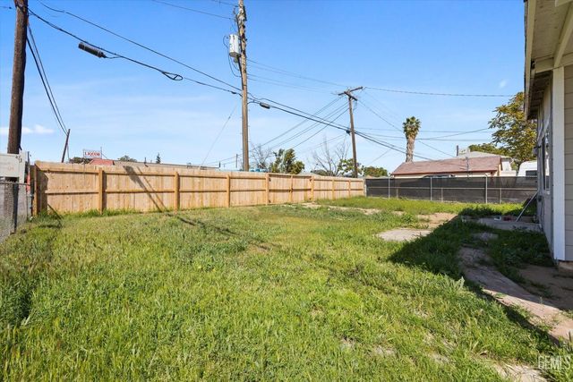 418 Decatur Street, Bakersfield, CA 93308