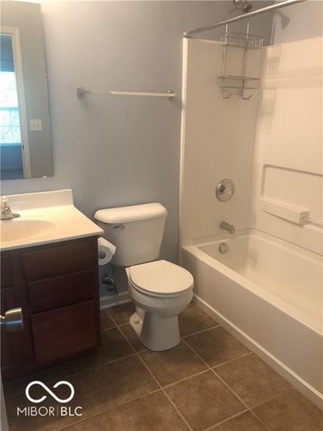 11705 Chant Lane 7, Zionsville, IN 46077