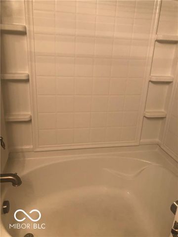 11705 Chant Lane 7, Zionsville, IN 46077