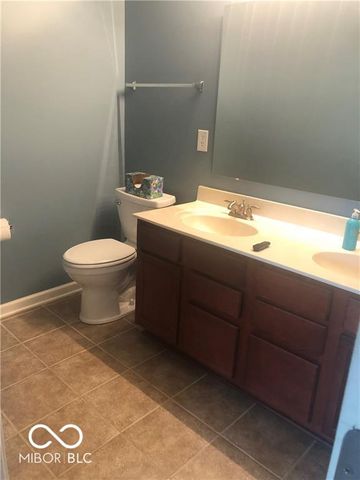 11705 Chant Lane 7, Zionsville, IN 46077