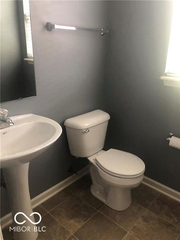 11705 Chant Lane 7, Zionsville, IN 46077