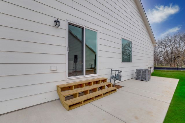 5336 N Pinecrest St, Bel Aire, KS 67220