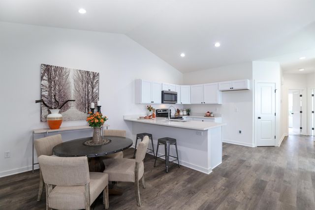 5336 N Pinecrest St, Bel Aire, KS 67220