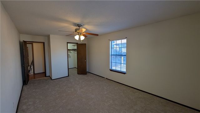 2225 E Jonquil Road, Fayetteville, AR 72703