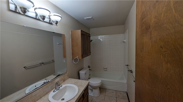 2225 E Jonquil Road, Fayetteville, AR 72703