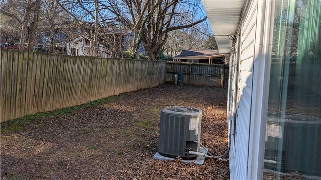 2225 E Jonquil Road, Fayetteville, AR 72703