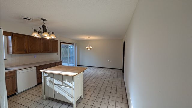 2225 E Jonquil Road, Fayetteville, AR 72703