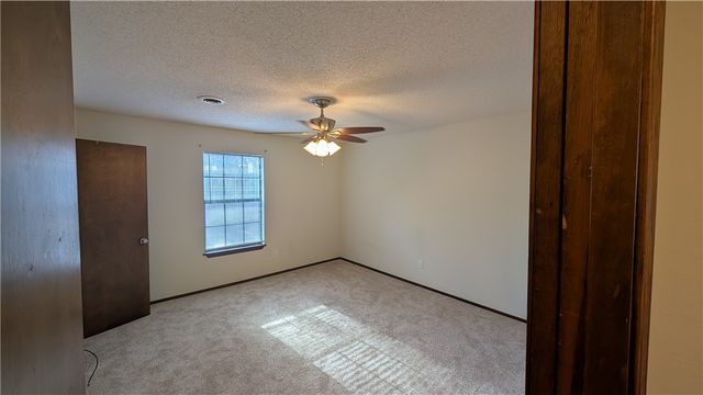 2225 E Jonquil Road, Fayetteville, AR 72703