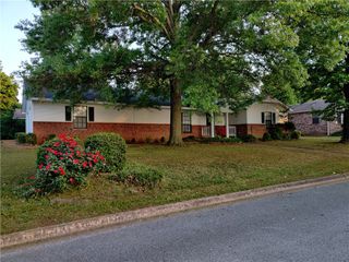 2225 E Jonquil Road, Fayetteville, AR 72703