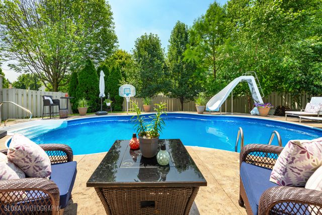 2308 Loop Road, Algonquin, IL 60102