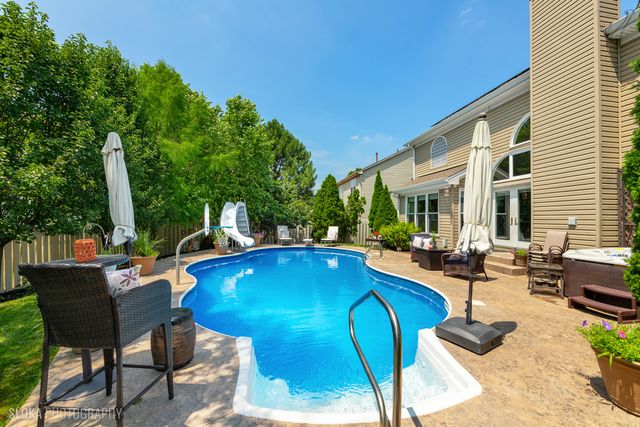 2308 Loop Road, Algonquin, IL 60102