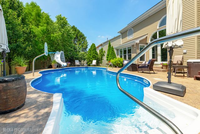 2308 Loop Road, Algonquin, IL 60102