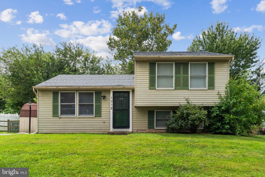 1312 HILLCREST DR, Frederick, MD 21703