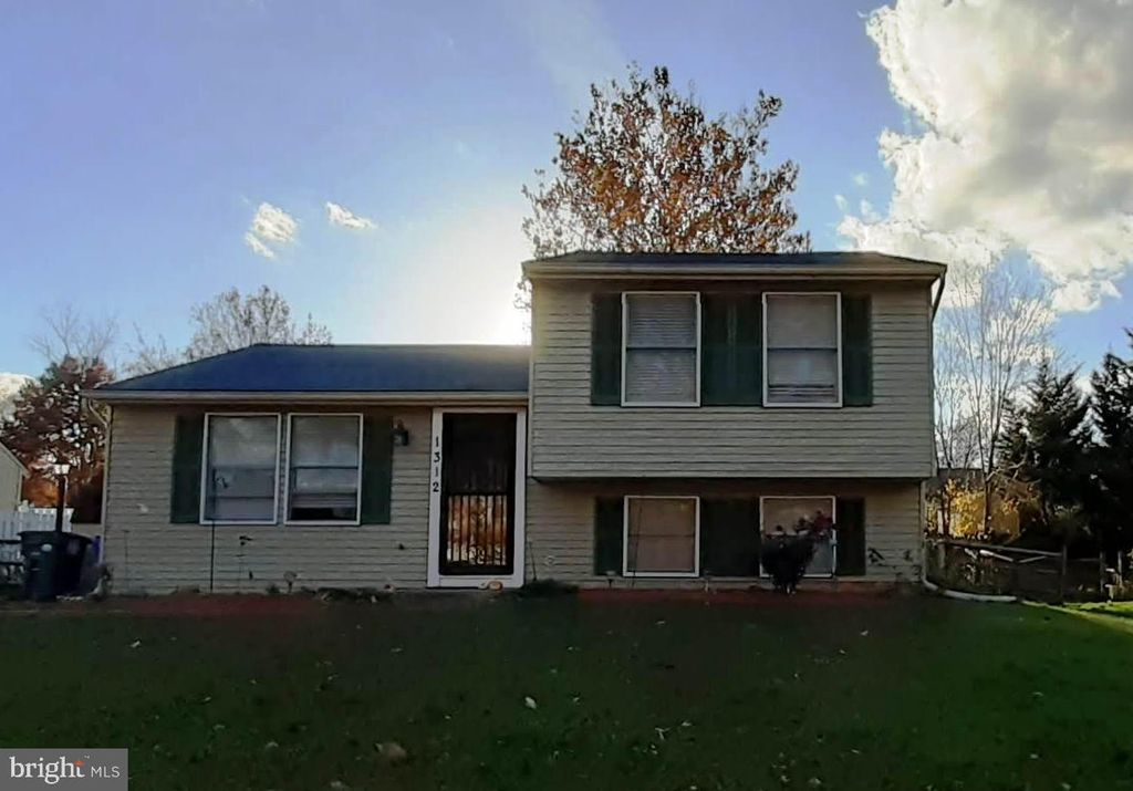 1312 HILLCREST DR, Frederick, MD 21703
