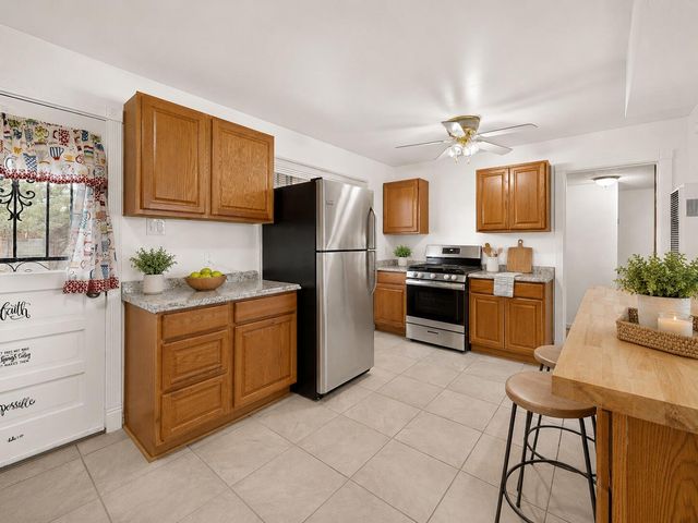 341 60th Street NW, Albuquerque, NM 87105
