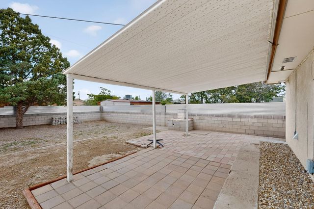 341 60th Street NW, Albuquerque, NM 87105