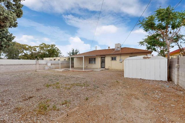 341 60th Street NW, Albuquerque, NM 87105