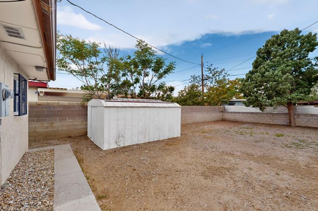 341 60th Street NW, Albuquerque, NM 87105