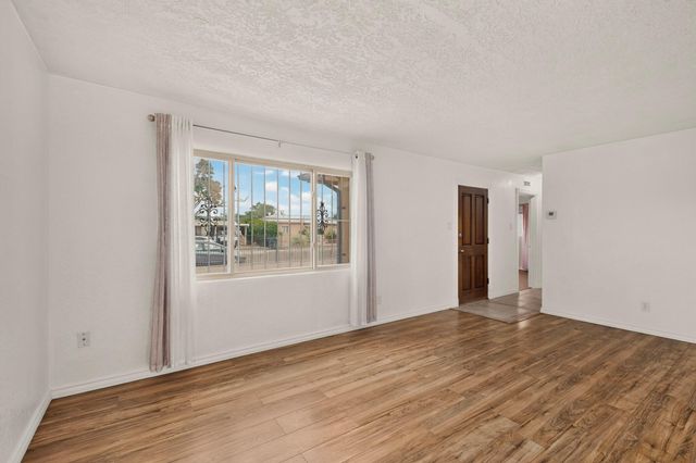 341 60th Street NW, Albuquerque, NM 87105