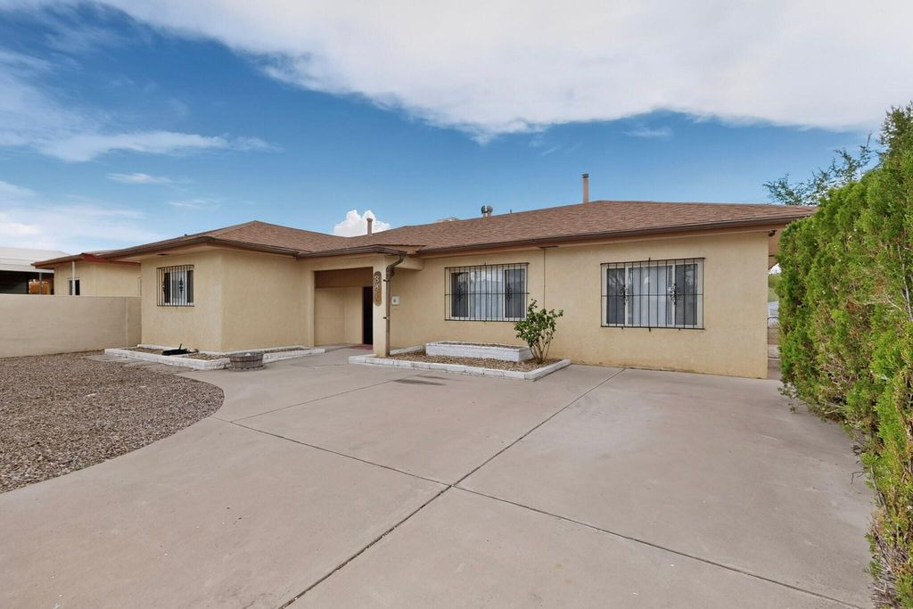 341 60th Street NW, Albuquerque, NM 87105
