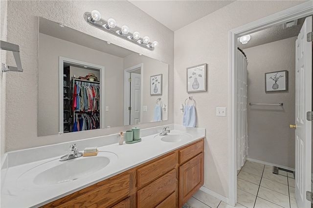 46 W Briarmeadow Street, Farmington, AR 72730