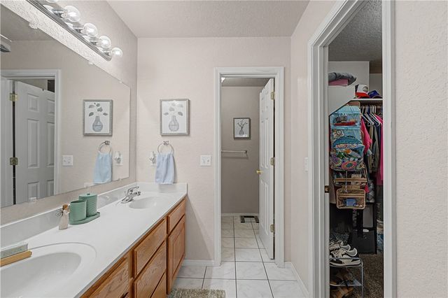 46 W Briarmeadow Street, Farmington, AR 72730