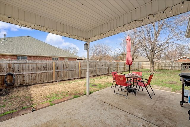 46 W Briarmeadow Street, Farmington, AR 72730