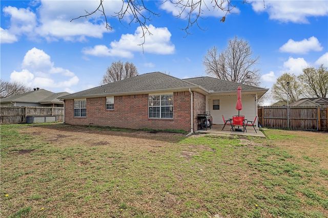 46 W Briarmeadow Street, Farmington, AR 72730