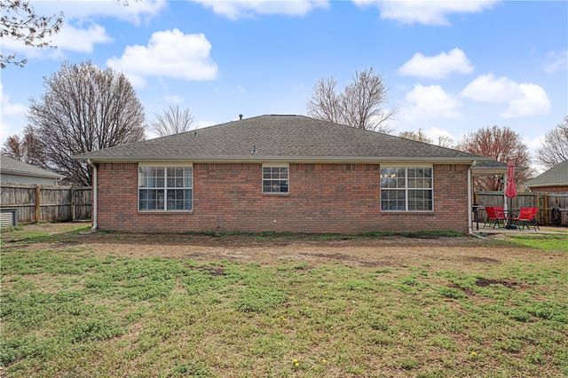 46 W Briarmeadow Street, Farmington, AR 72730
