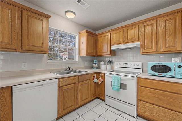 46 W Briarmeadow Street, Farmington, AR 72730