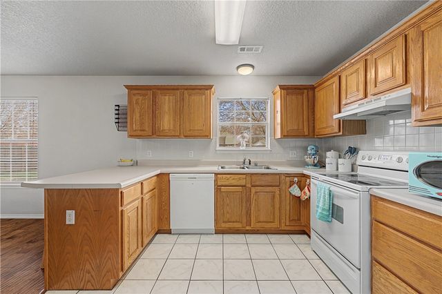 46 W Briarmeadow Street, Farmington, AR 72730