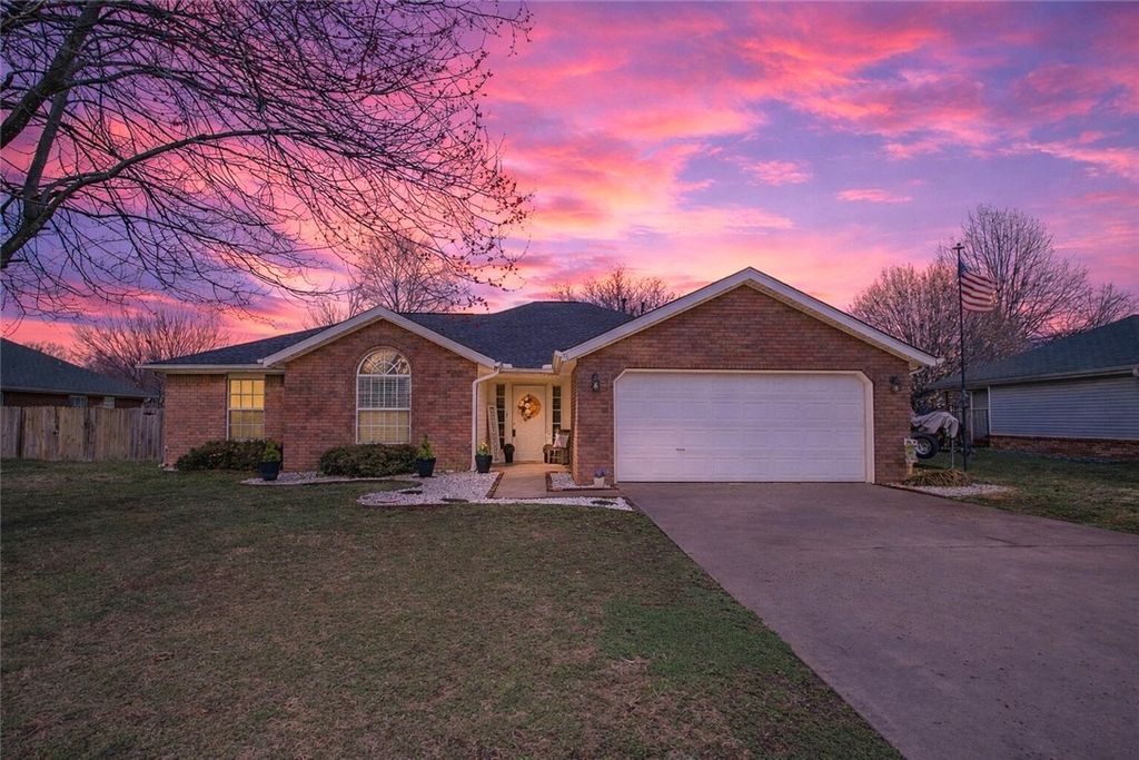 46 W Briarmeadow Street, Farmington, AR 72730