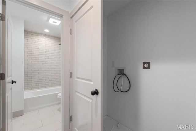 1224 Kraft Street, St Louis, MO 63139