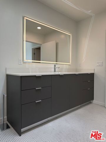 5119 Colfax Avenue 303, Valley Village, CA 91601