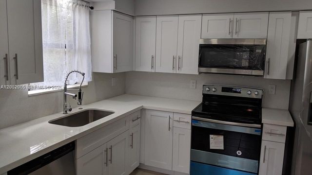6461 Evans St, Hollywood, FL 33024