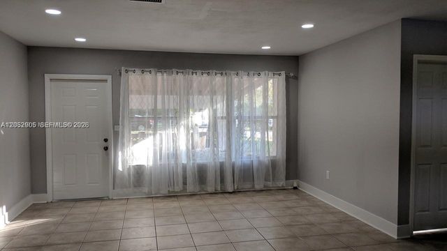 6461 Evans St, Hollywood, FL 33024