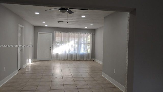 6461 Evans St, Hollywood, FL 33024