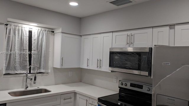 6461 Evans St, Hollywood, FL 33024