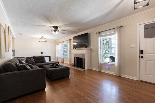 3509 Rogers Avenue, Fort Worth, TX 76109