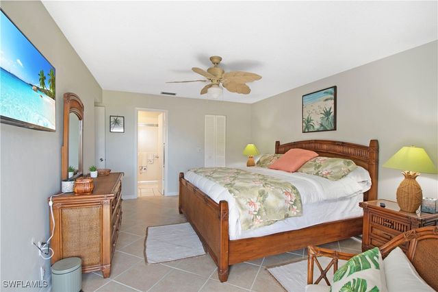 330 Kon Tiki DR D2, Naples, FL 34113