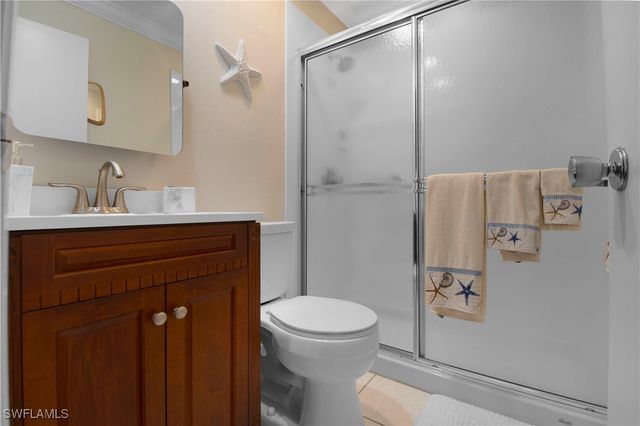 330 Kon Tiki DR D2, Naples, FL 34113