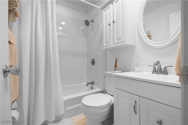 330 Kon Tiki DR D2, Naples, FL 34113