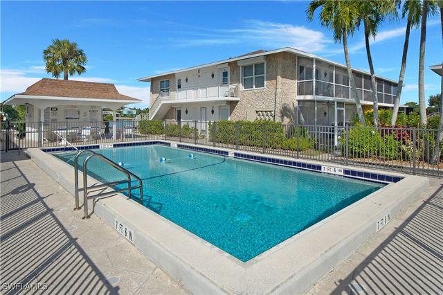 330 Kon Tiki DR D2, Naples, FL 34113