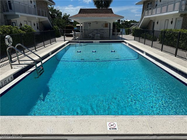 330 Kon Tiki DR D2, Naples, FL 34113