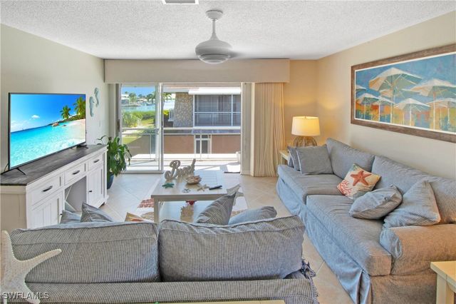 330 Kon Tiki DR D2, Naples, FL 34113
