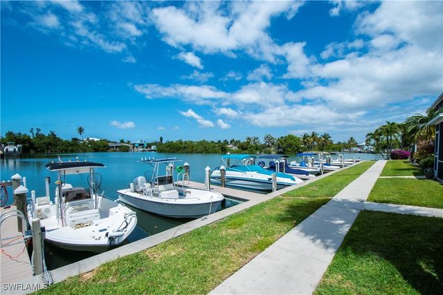 330 Kon Tiki DR D2, Naples, FL 34113