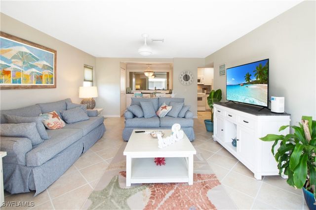 330 Kon Tiki DR D2, Naples, FL 34113