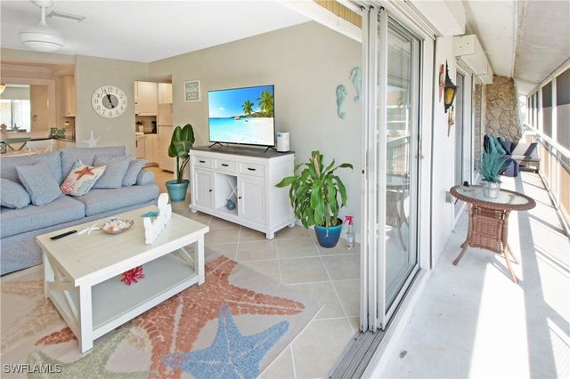 330 Kon Tiki DR D2, Naples, FL 34113